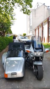 Véhicule participant au défilé organisé le vendredi 9 mai