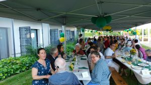 PHOTO DES PARTICIPANTS A SOIRÉ GUINGUETTE ORGANISÉ PAR LE FOYER DE VIE LE 13 JUIN 2025